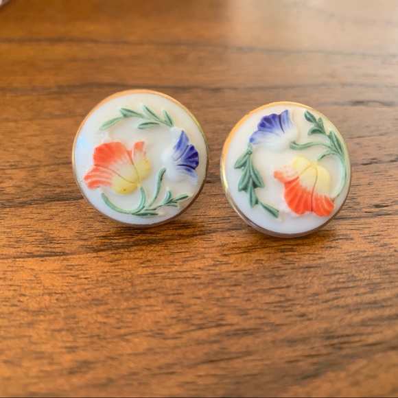 Accessories - Vintage screw back earrings🇺🇸